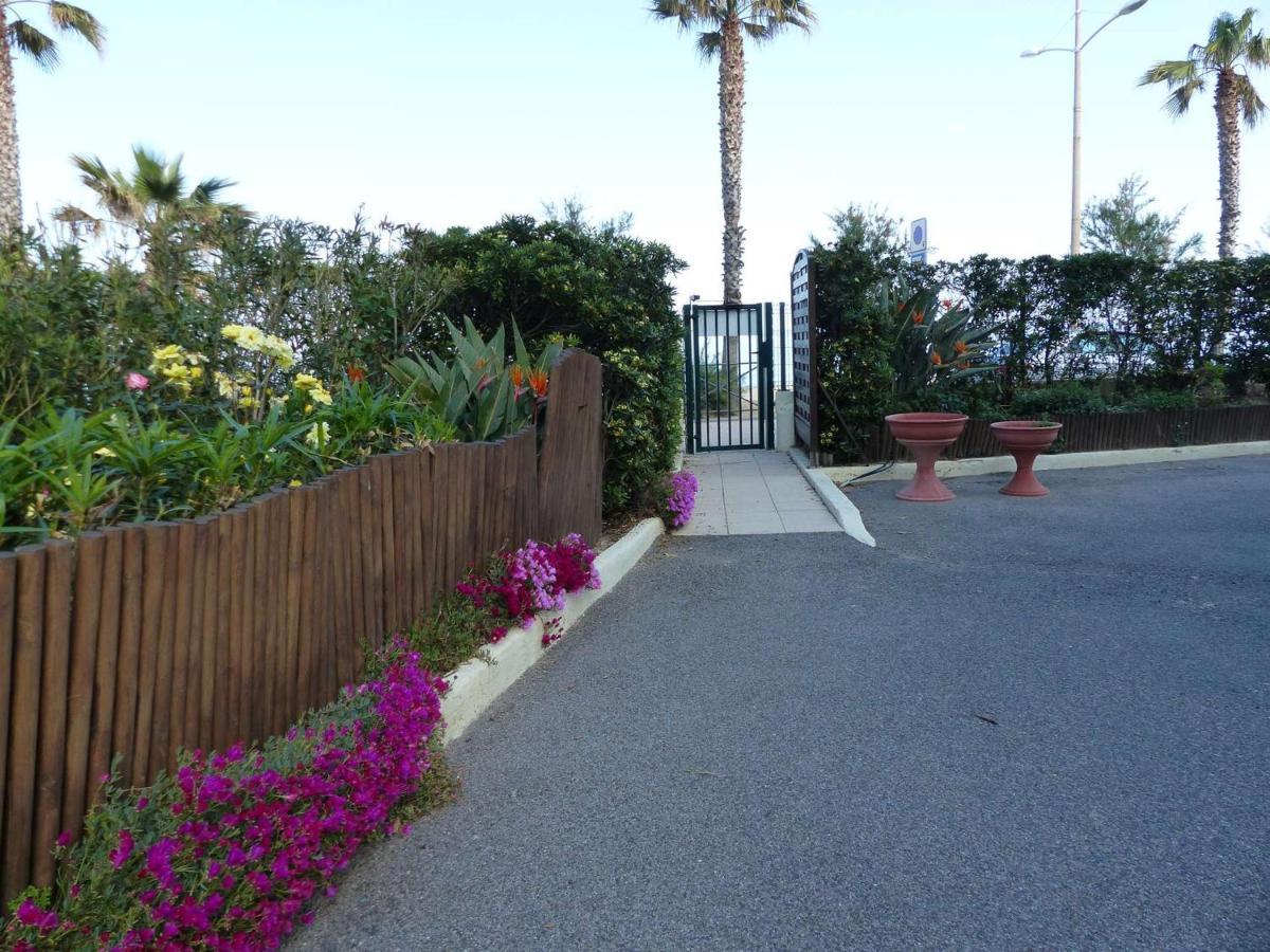 Studio Cosy Avec Tv Et Cuisine Equipee, Bord De Mer Le Lavandou - Fr-1-308-34 Zewnętrze zdjęcie